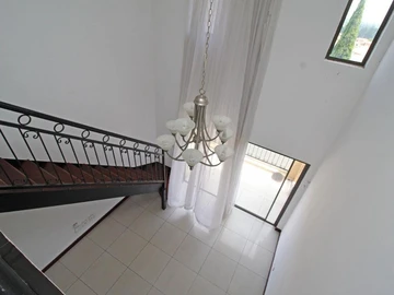 2 Bedroom Flat & Apartment