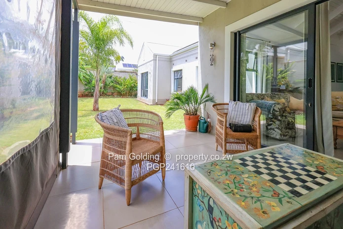 3 Bedroom Town House For Sale in Highlands