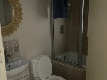 2 Bedroom Flat & Apartment