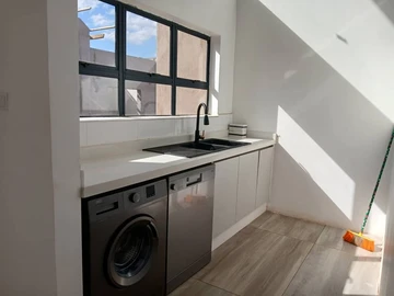 3 Bedroom Flat & Apartment