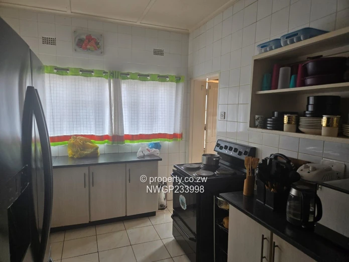 Montrose, Bulawayo South — 3-Bed House on 1600m² with Pool & Borehole