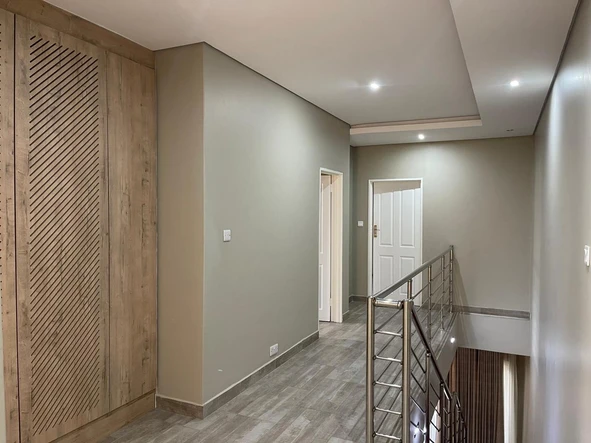 4 Bedroom Flat & Apartment