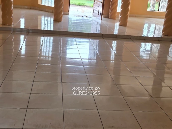 Milton Park: Spacious 3-Bed Home, Tiled Living & Borehole