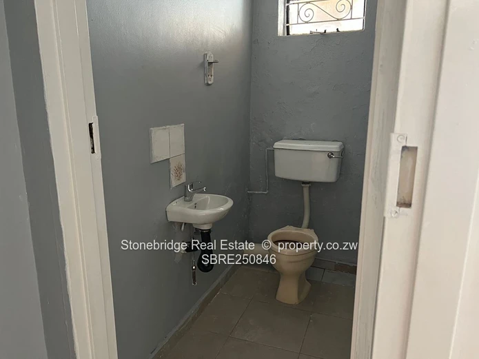 5 Bedroomed House in Hillside For Rent