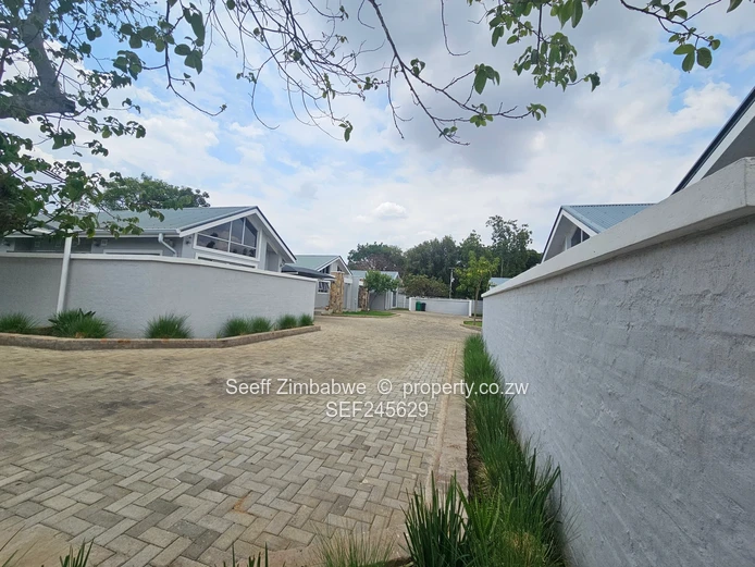 Stunning Modern Residence: Sustainable 3-Bedroom All-Ensuite Home In Athlone, Greendale