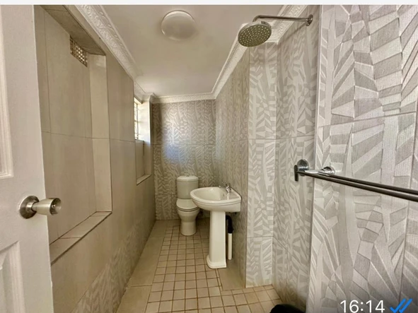 6 Bedroom House