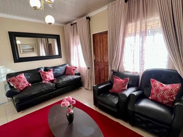 3 Bedroom Flat & Apartment