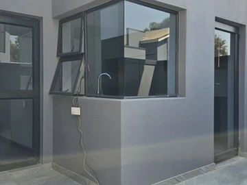 3 Bedroom Flat & Apartment