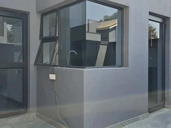 3 Bedroom Flat & Apartment