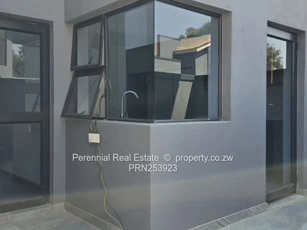 Groom Bridge 3-Bed Flat — Walled, Modern Kitchen & En-Suite