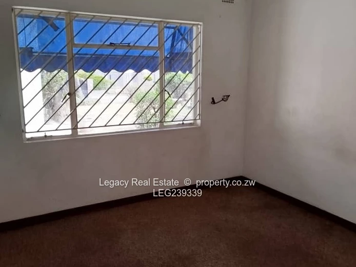 Westgate house to let | borehole & backup solar