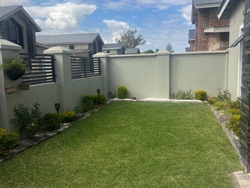 4 Bedroom Flat & Apartment