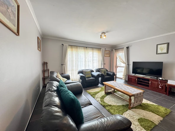 2 Bedroom Flat & Apartment