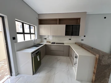 3 Bedroom Flat & Apartment