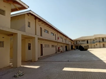 2 Bedroom Flat & Apartment