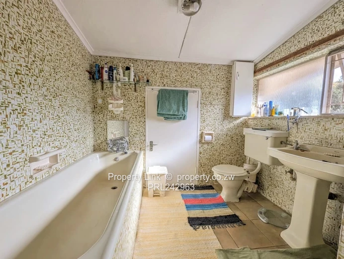 Family Sanctuary On Over An Acre (Sole Mandate)