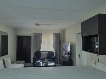 2 Bedroom Flat & Apartment