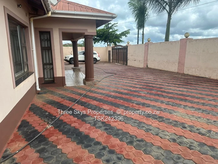 Very Neat And Modern House