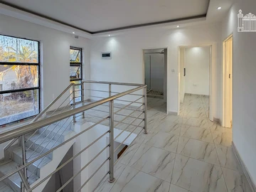 4 Bedroom Flat & Apartment