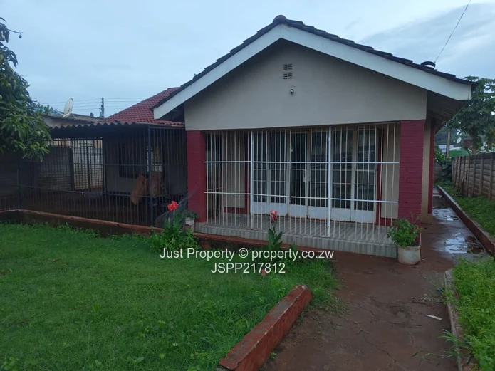 Specious 3-Bed Home With Garden & Carport : Warren Park 1 (Rental)