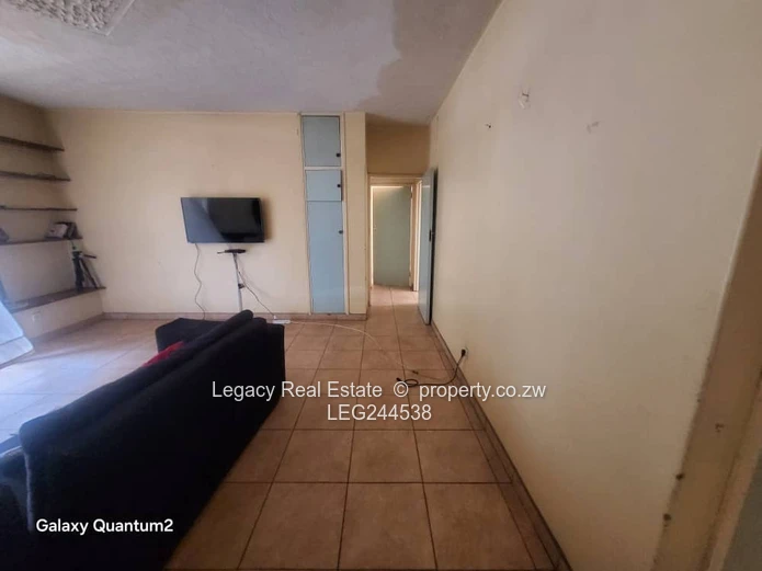 Secure Avenues Flat With Borehole & Parking