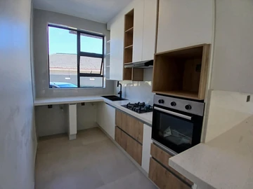 2 Bedroom Flat & Apartment