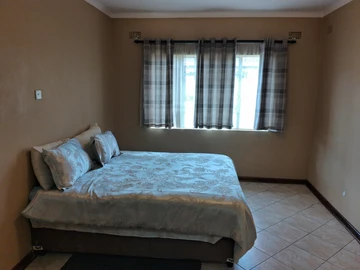 3 Bedroom Flat & Apartment