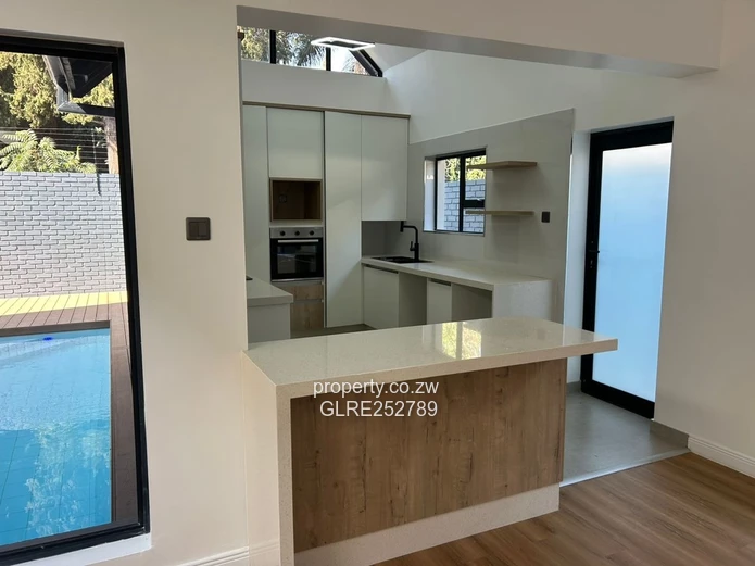 Bright 4-Bed Mount Pleasant Flat with Modern Kitchen & Borehole