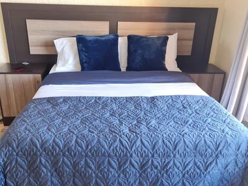 2 Bedroom Flat & Apartment