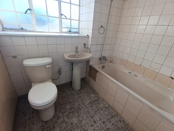 4 Bedroom Flat & Apartment