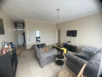 2 Bedroom Flat & Apartment