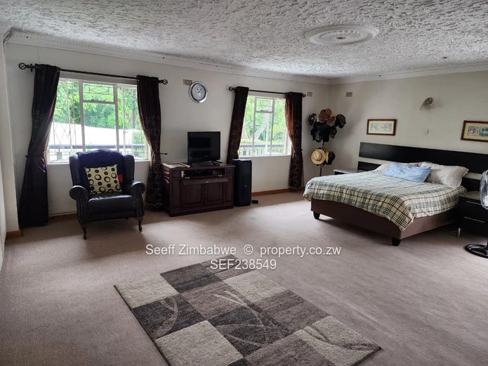 An Entertainer’s Paradise: Grandeur & Serenity in Mature Glen Lorne