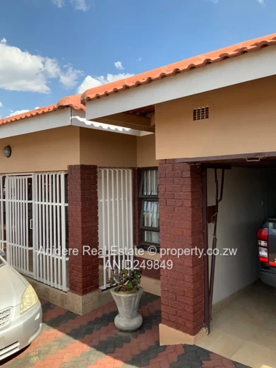 Stylish 3-Bed Madokero Home — Borehole & Garage