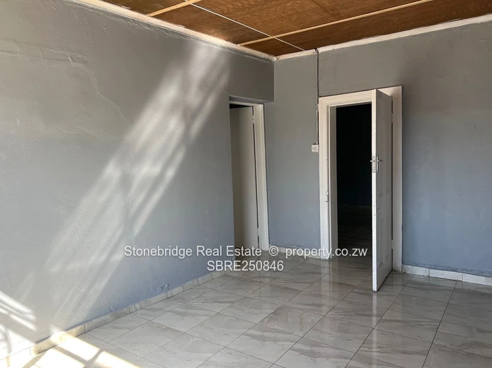 5 Bedroomed House in Hillside For Rent