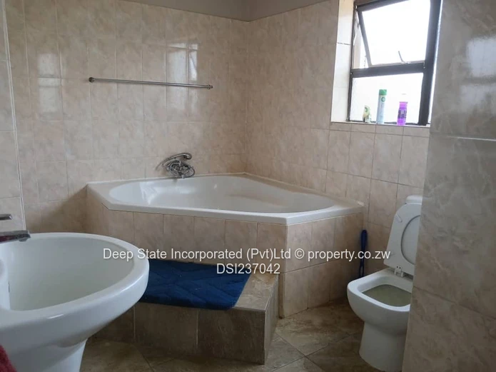 Borrowdale Pomona house for sale .