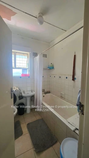 Avondale, Braemer Court