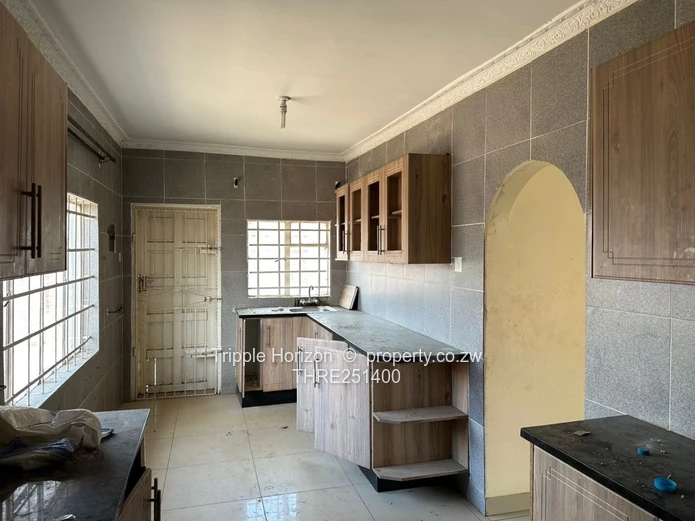 Tynwald 4-Bed Townhouse Complex - Walled, Tiled & Fitted