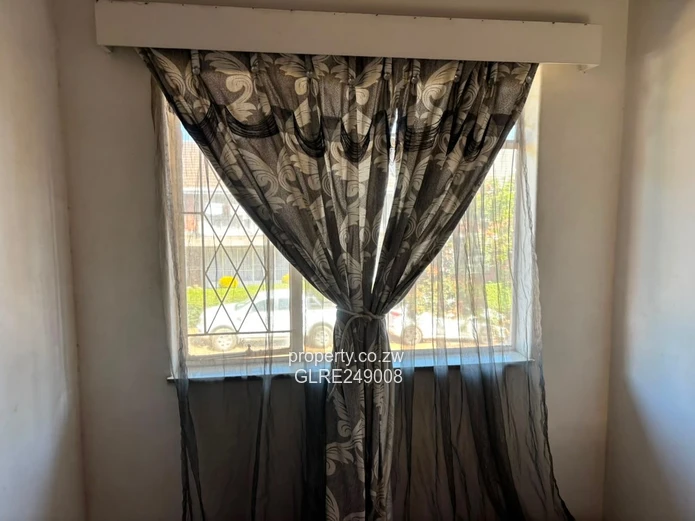 Sunny 3-Bed Avondale Flat with Garden & Borehole