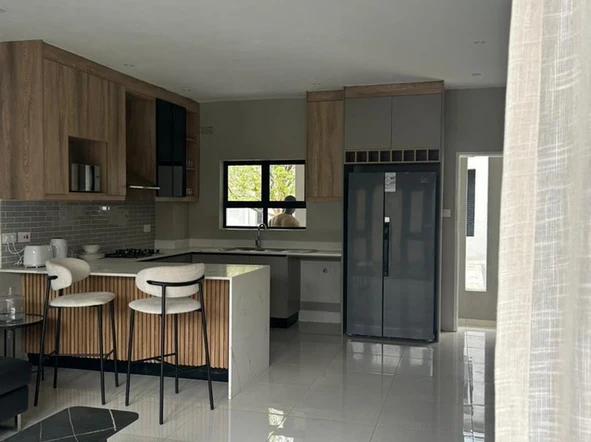 2 Bedroom Flat & Apartment