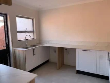 4 Bedroom Flat & Apartment