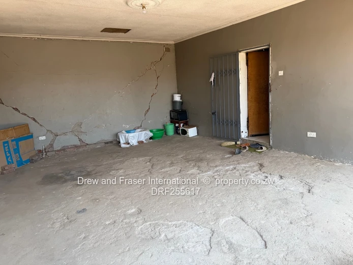 2-Bed cottage on 2000m² with Garage Zimre Park for sale $68k