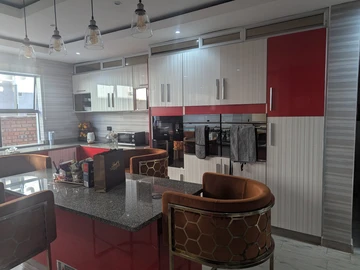5 Bedroom House