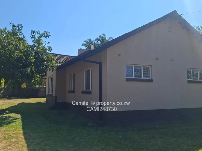 Sunridge 3-Bed Home on 1017m2 with Flatlet and Carport