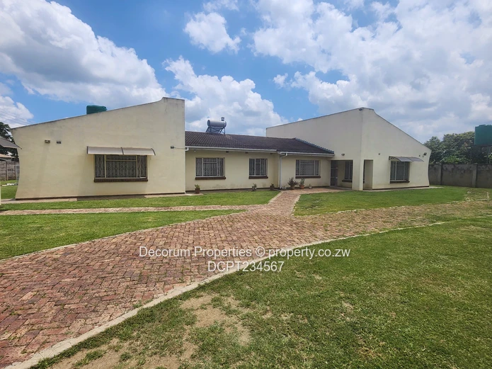 4-Bed Emerald Hill Home on 2030m² with Borehole & Driveway
