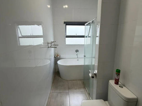 4 Bedroom Flat & Apartment