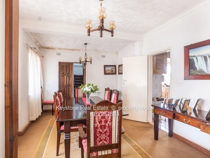 5 Bed Split Level Family Home for Sale (Sole Mandate)