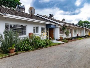 2 Bedroom Flat & Apartment