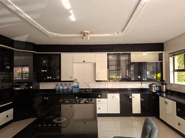6 Bedroom House