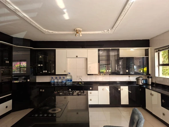 6 Bedroom House