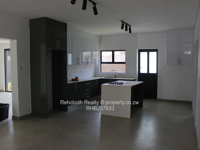 Contemporary 4-Bed Marlborough Flat with Borehole